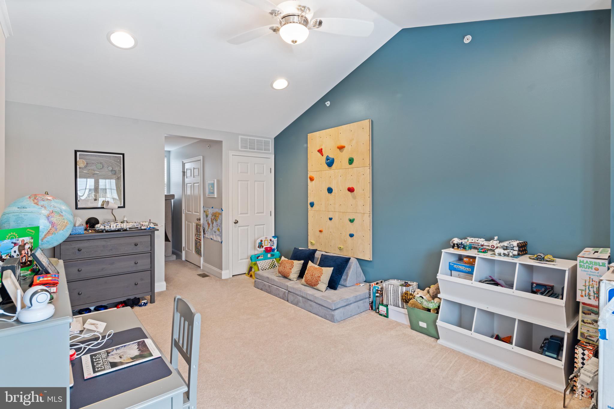 NAVAL SQUARE - Residential Lease