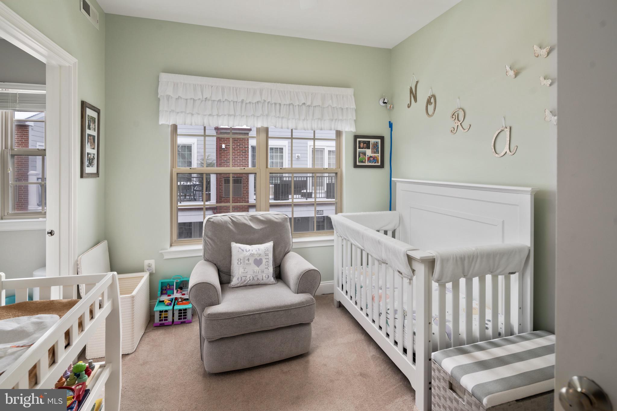 NAVAL SQUARE - Residential Lease