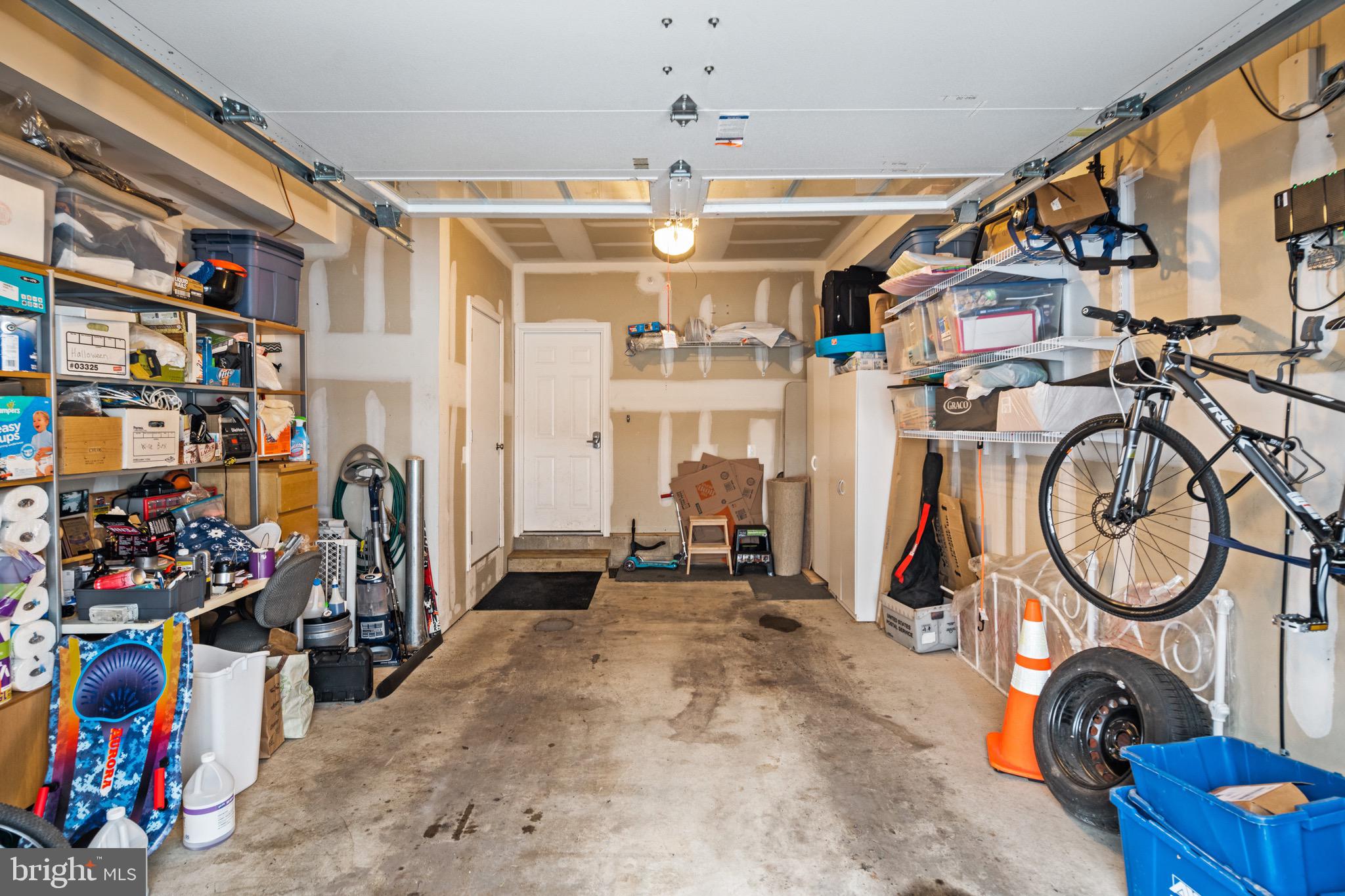 NAVAL SQUARE - Residential Lease