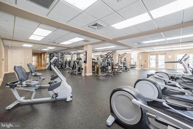 NAVAL SQUARE - Residential Lease