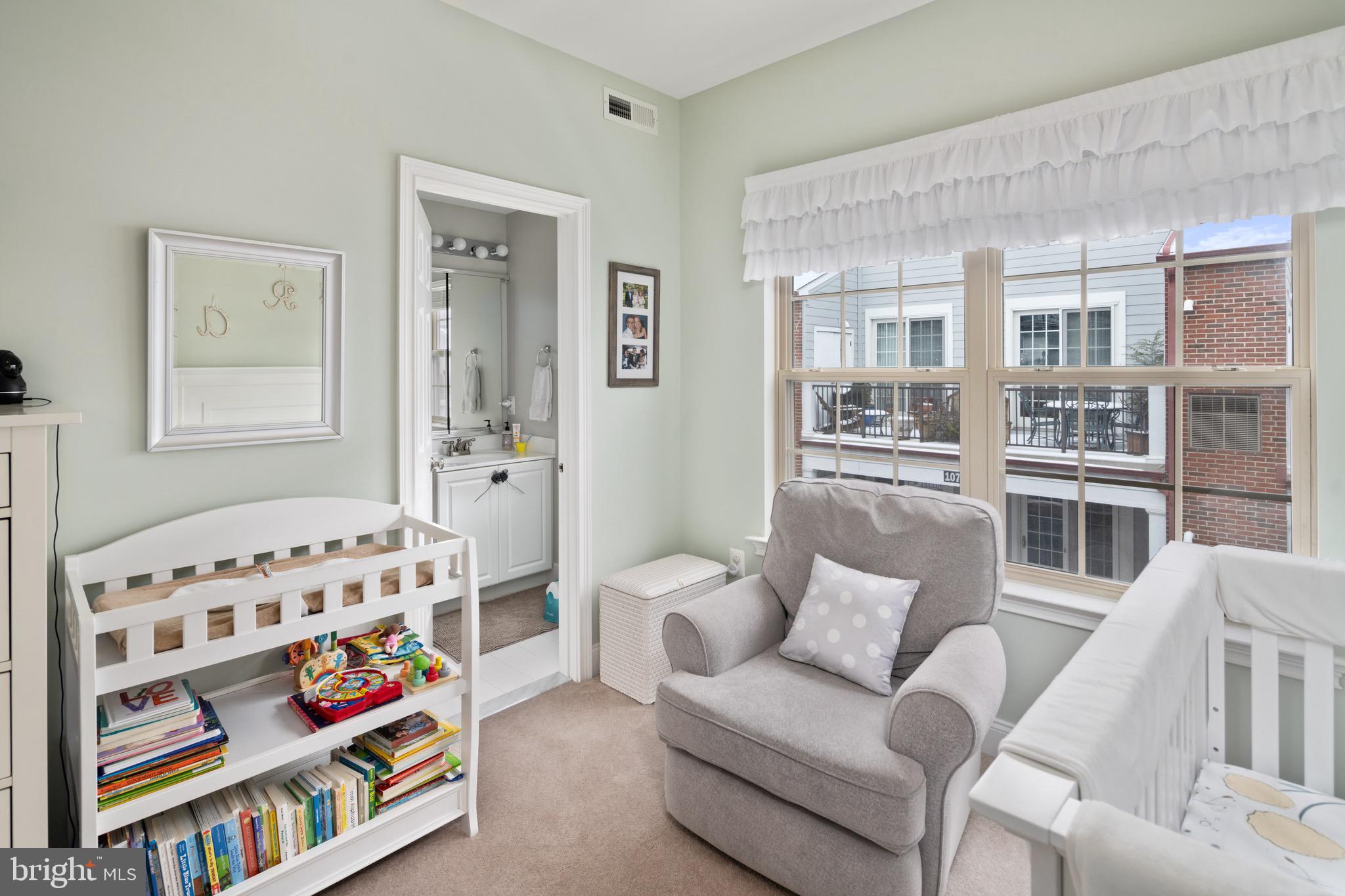 NAVAL SQUARE - Residential Lease