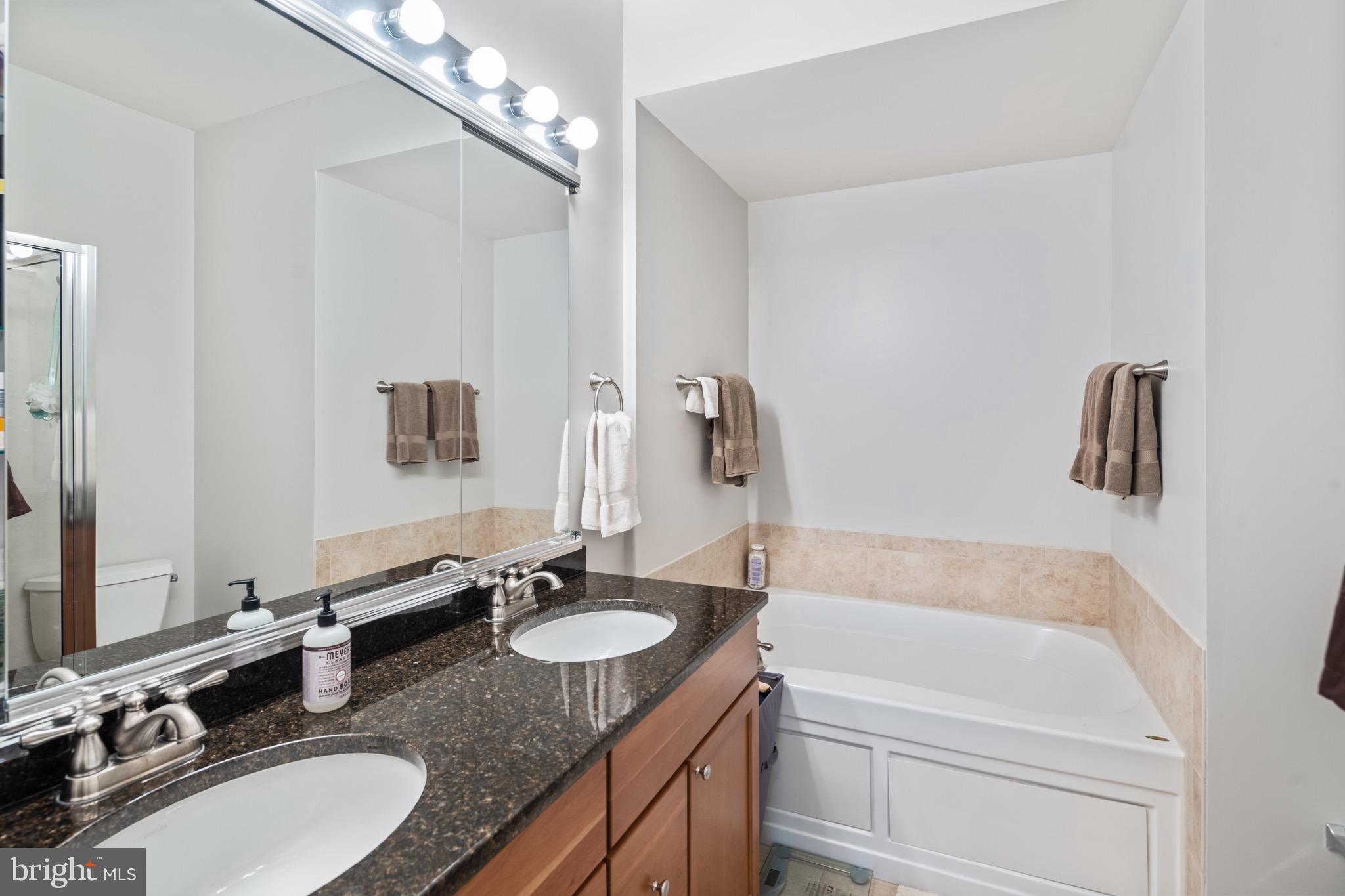 NAVAL SQUARE - Residential Lease