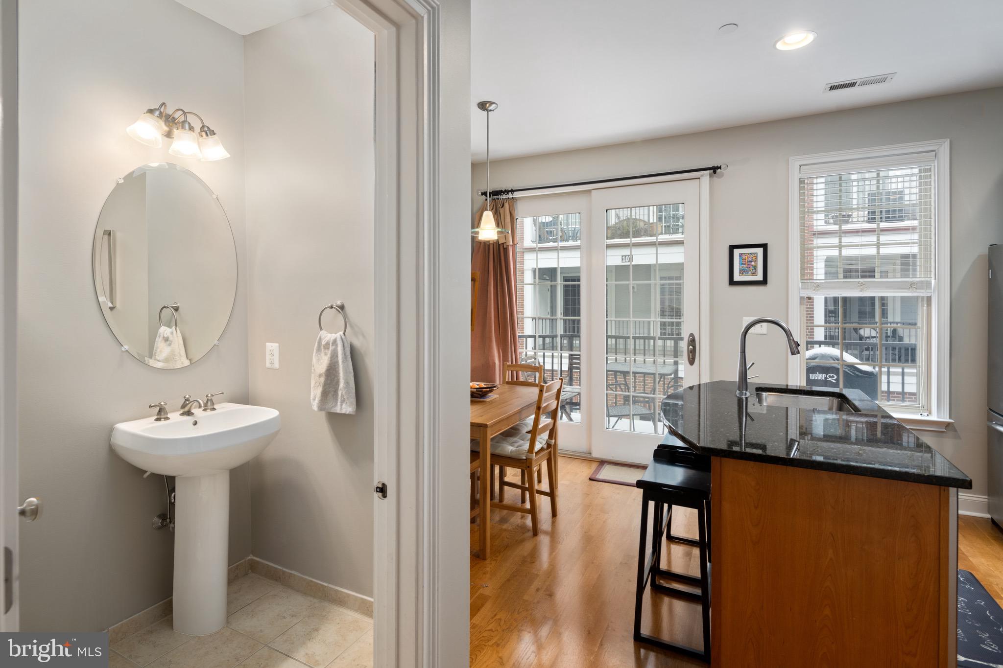 NAVAL SQUARE - Residential Lease