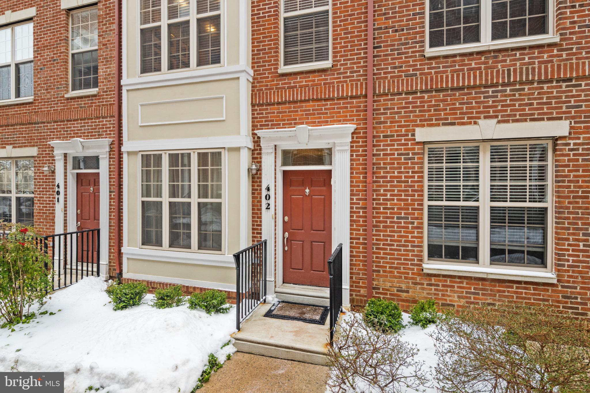 NAVAL SQUARE - Residential Lease