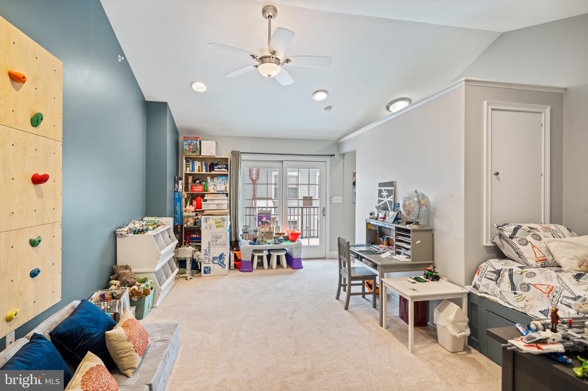 NAVAL SQUARE - Residential Lease