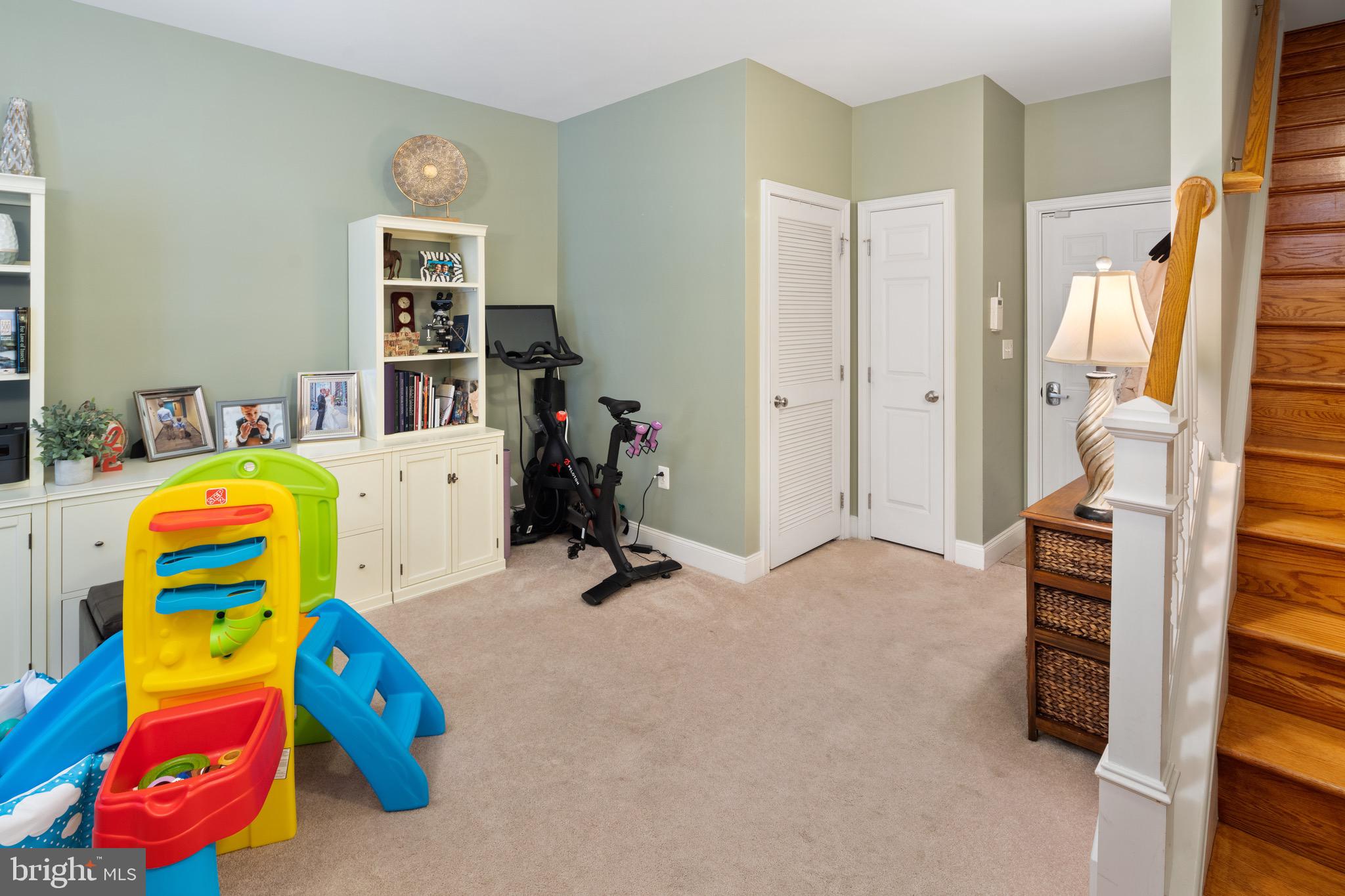 NAVAL SQUARE - Residential Lease