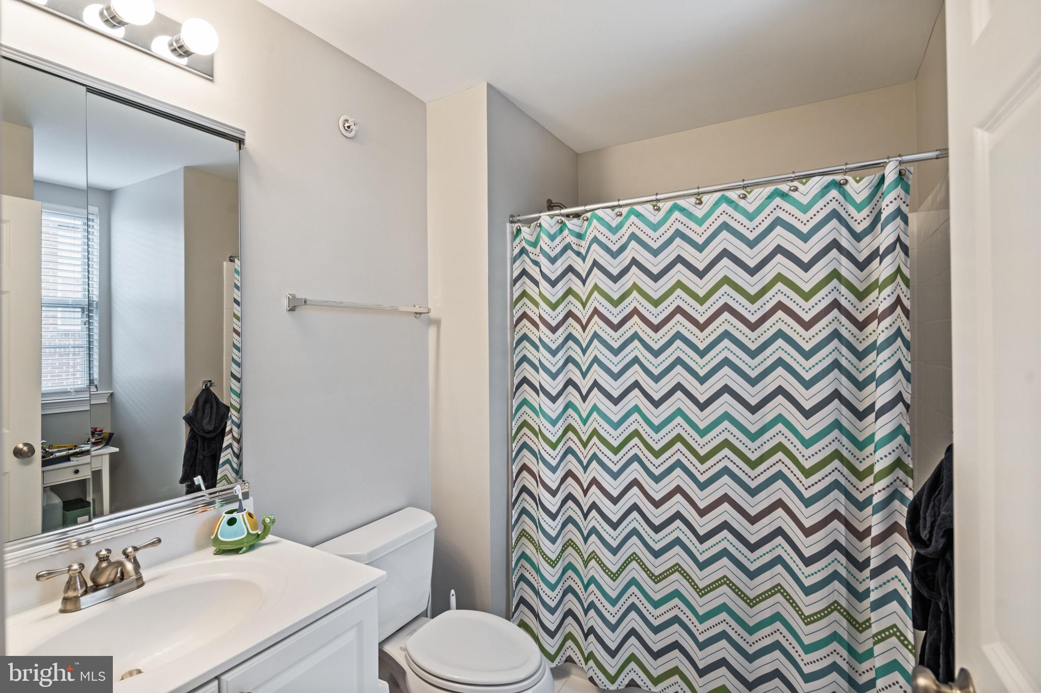 NAVAL SQUARE - Residential Lease