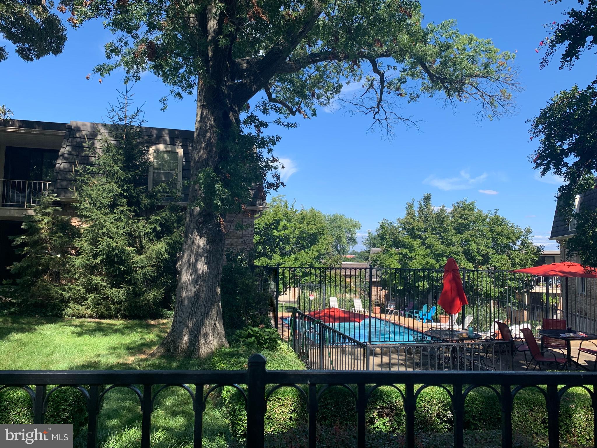 CHATEAUX CONDO - Residential