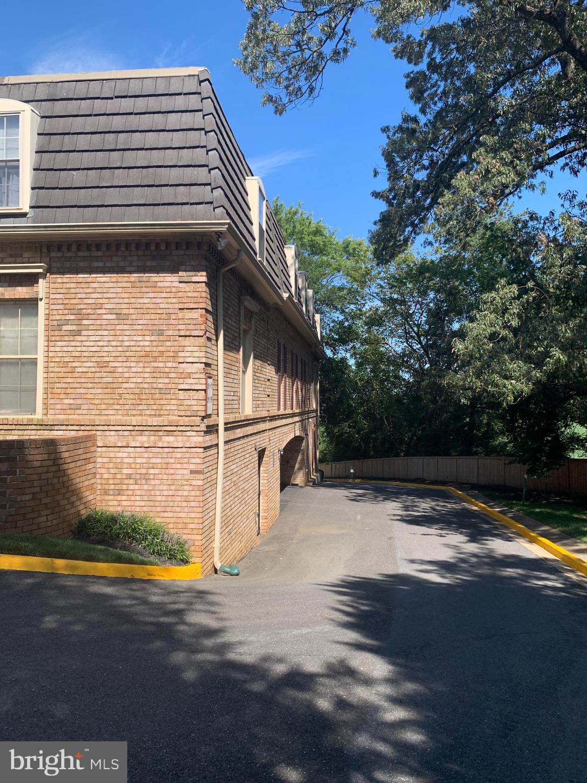 CHATEAUX CONDO - Residential