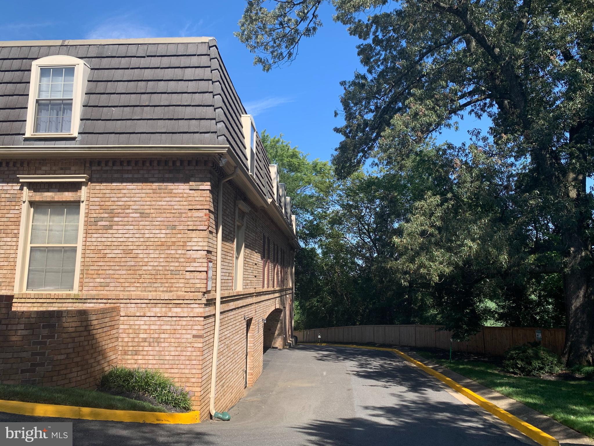 CHATEAUX CONDO - Residential