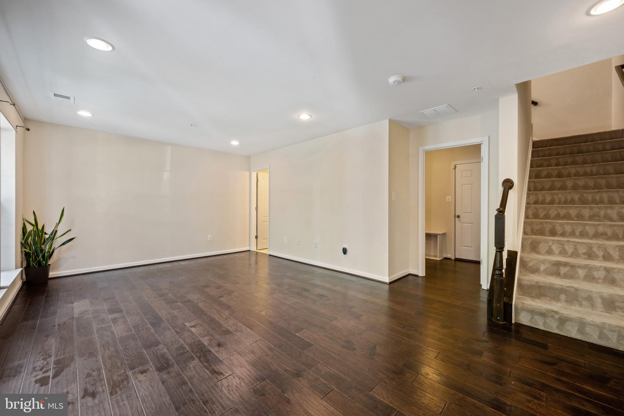 OXFORD SQUARE - Residential