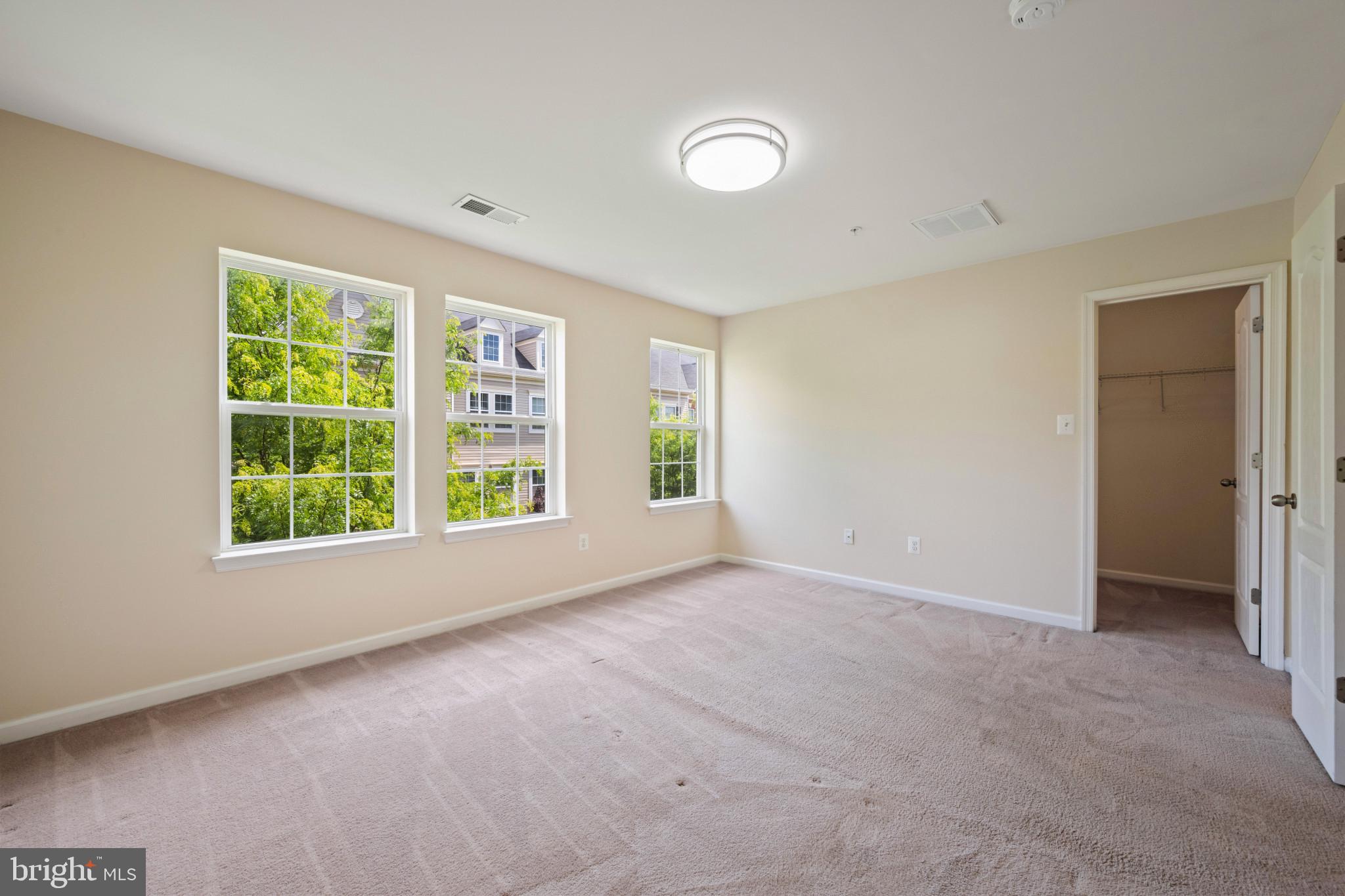 OXFORD SQUARE - Residential