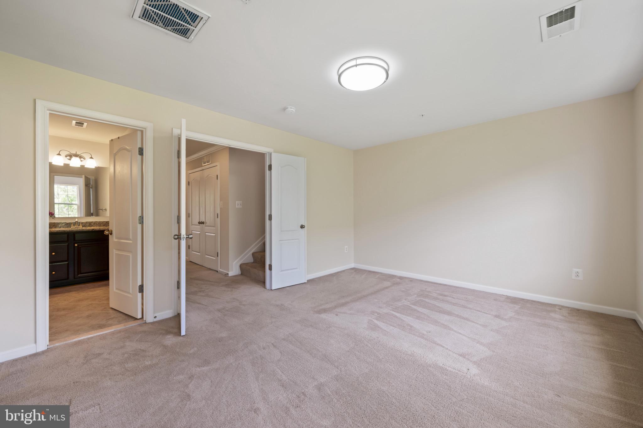 OXFORD SQUARE - Residential