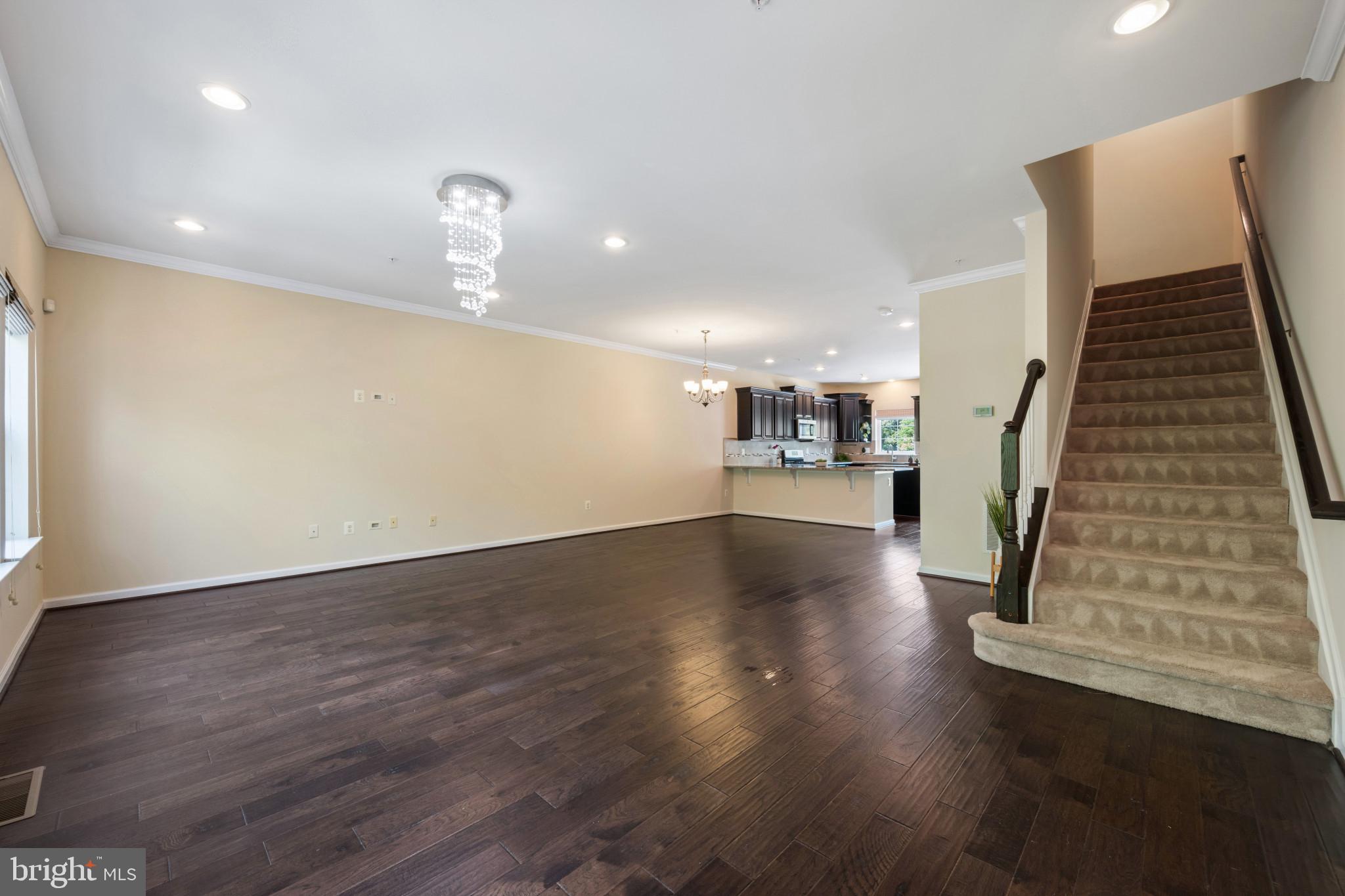 OXFORD SQUARE - Residential