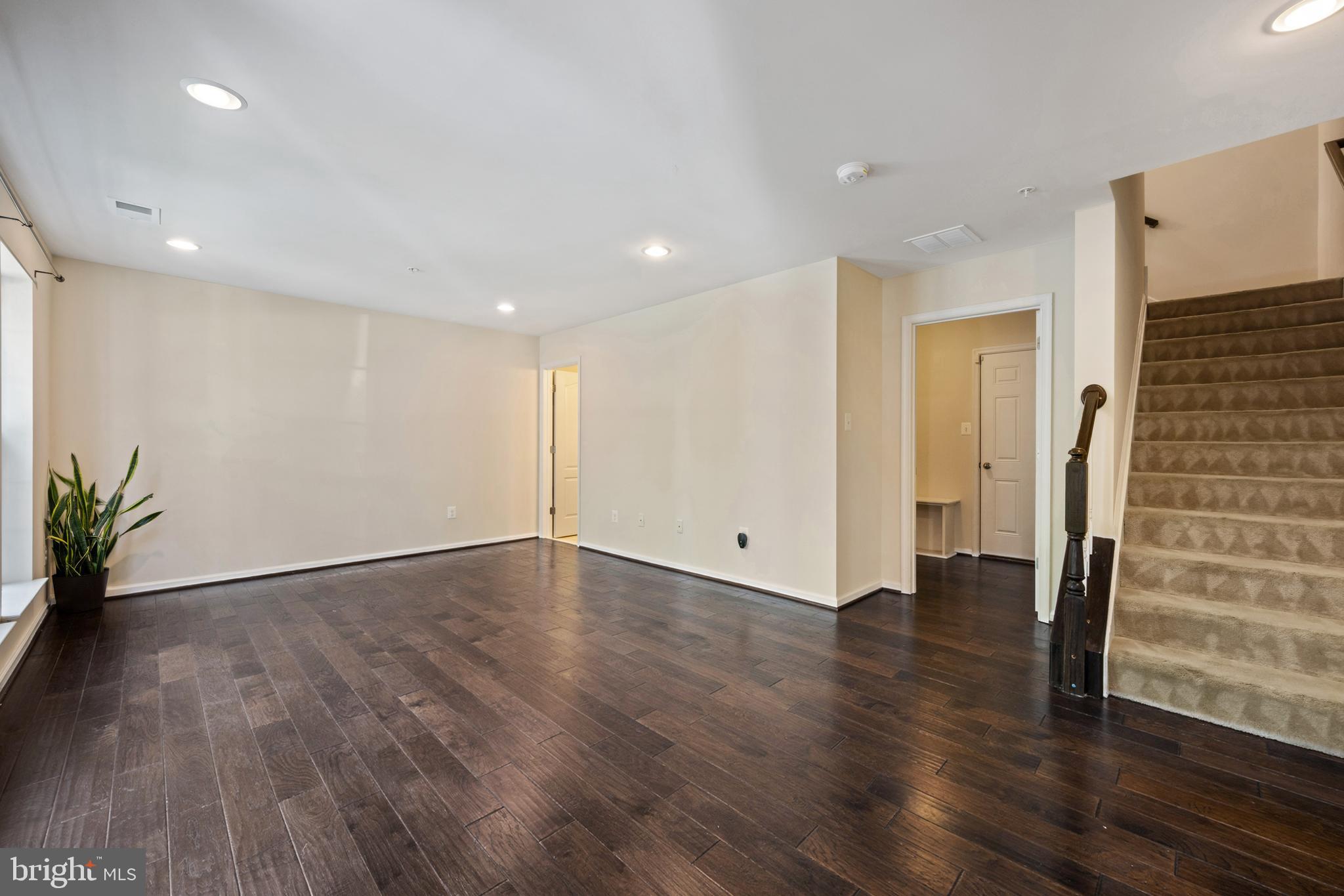 OXFORD SQUARE - Residential
