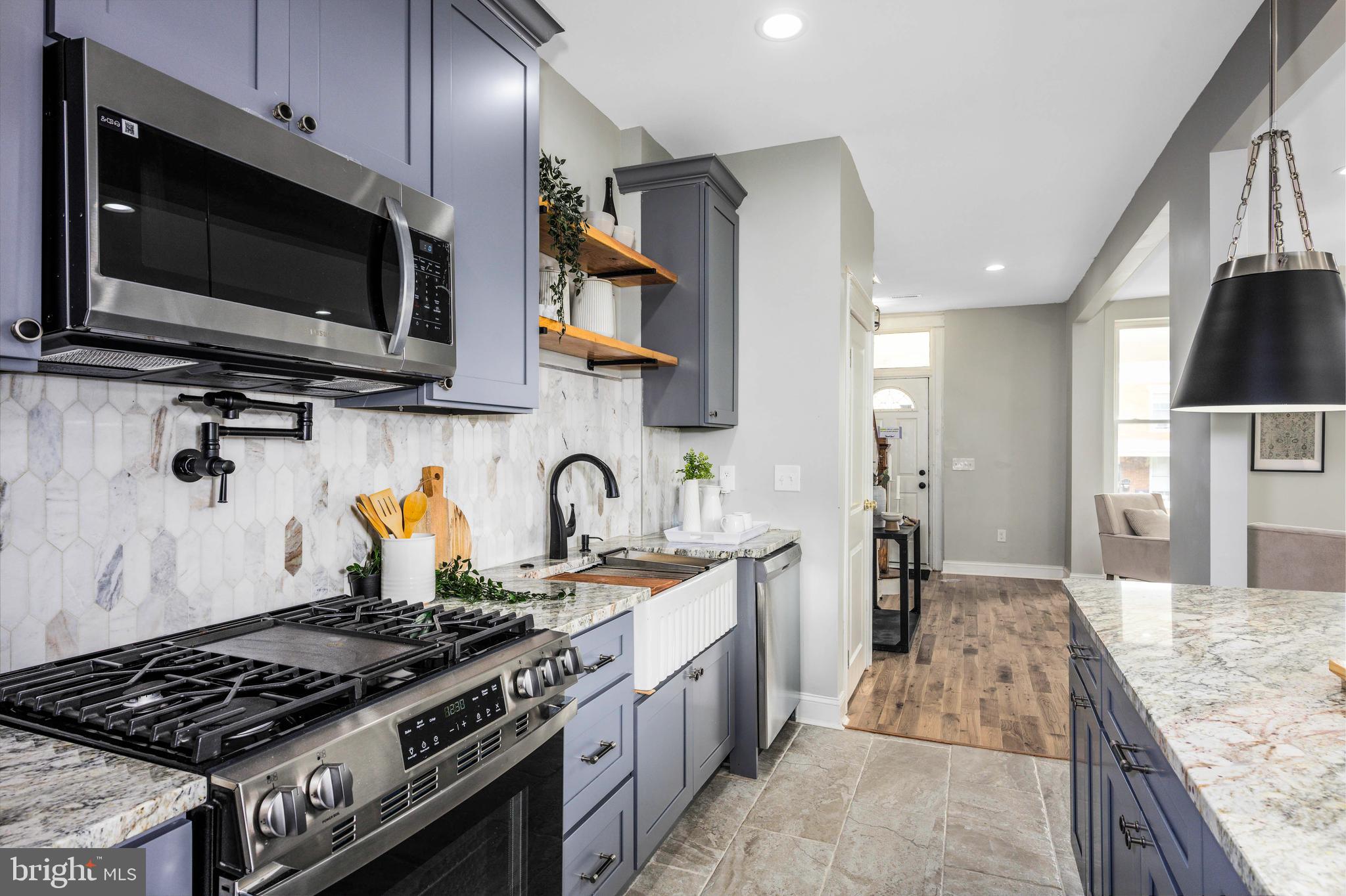 MONTEBELLO LAKE - Residential