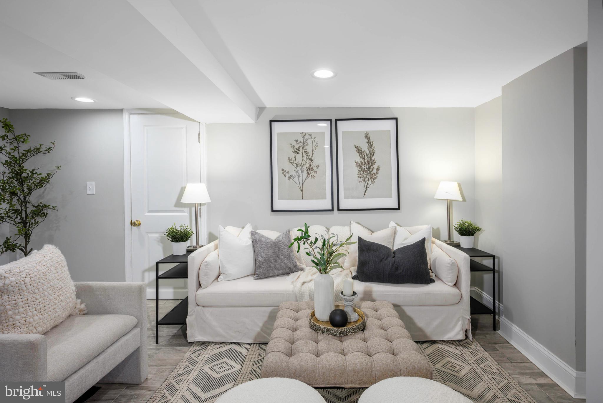 MONTEBELLO LAKE - Residential