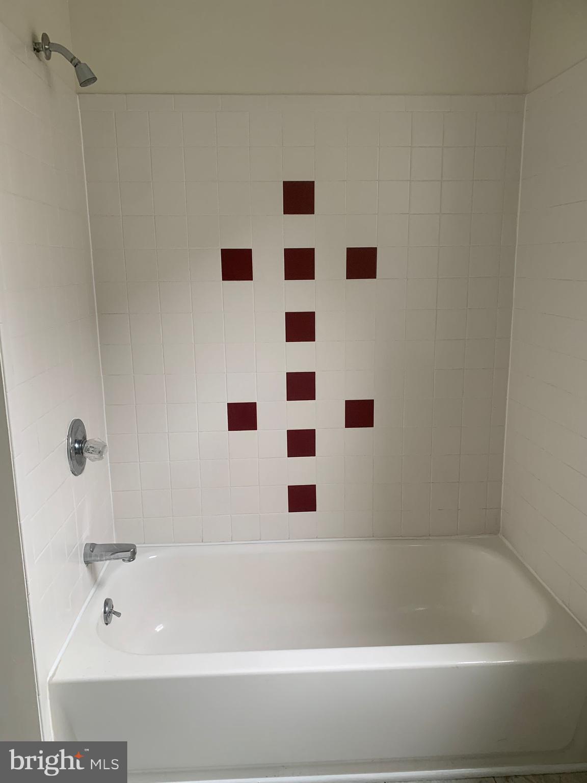 QUEEN VILLAGE - Residential