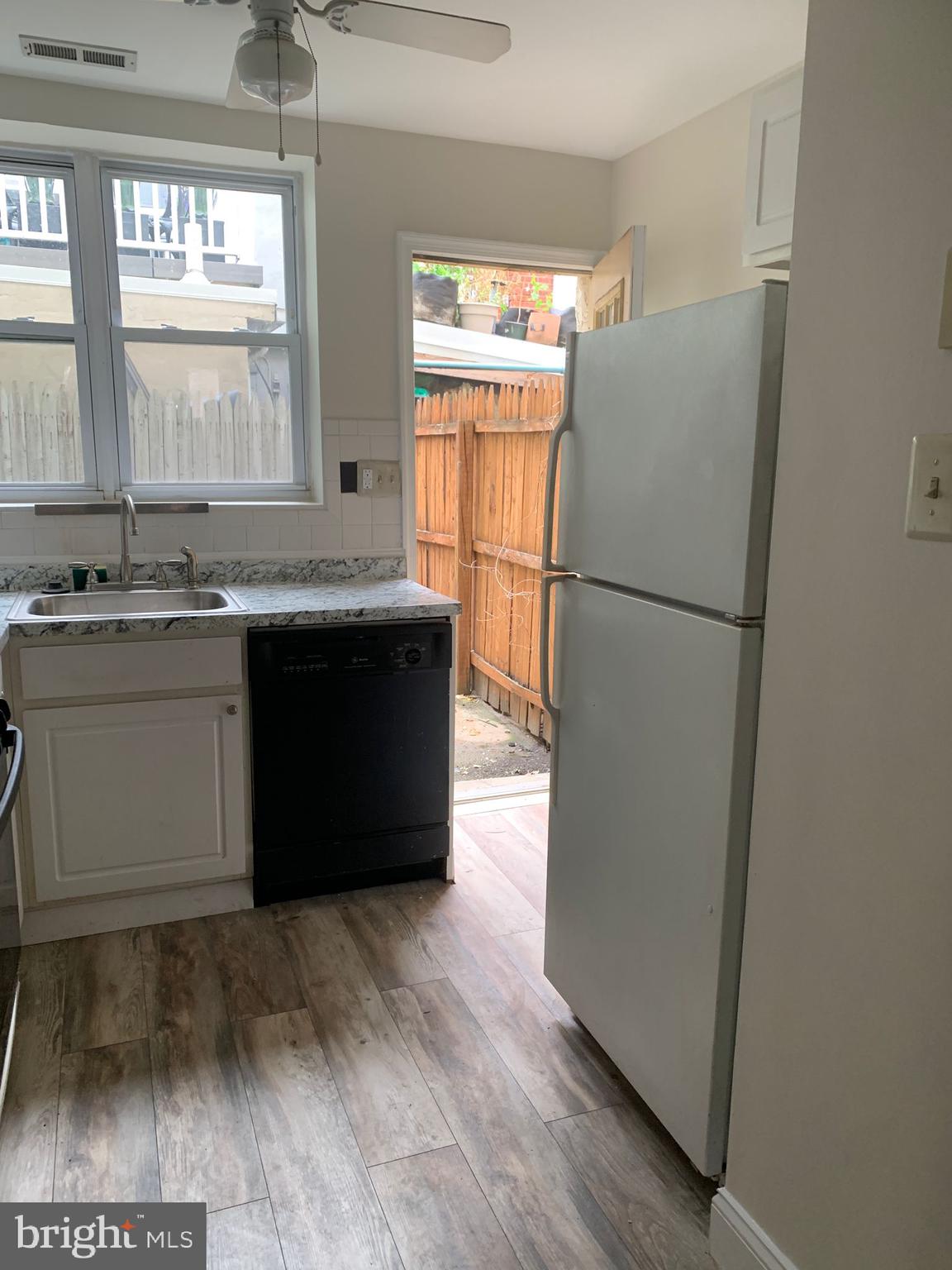 QUEEN VILLAGE - Residential