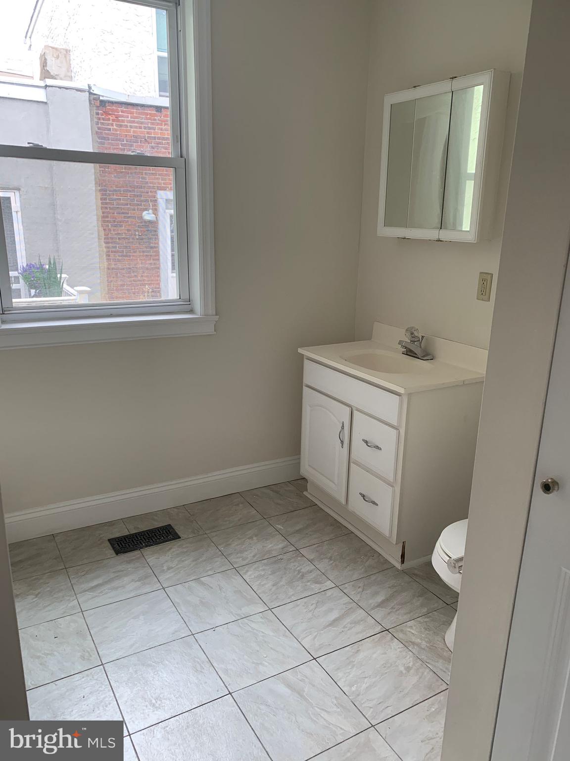 QUEEN VILLAGE - Residential