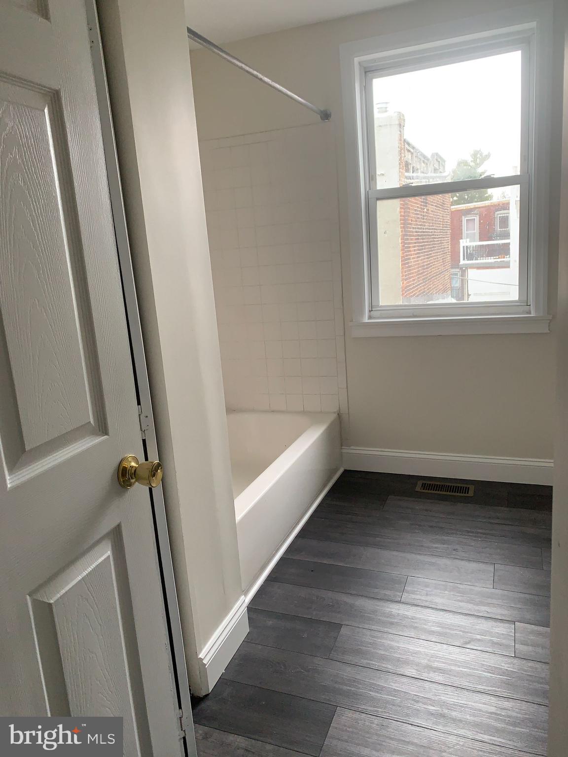 QUEEN VILLAGE - Residential