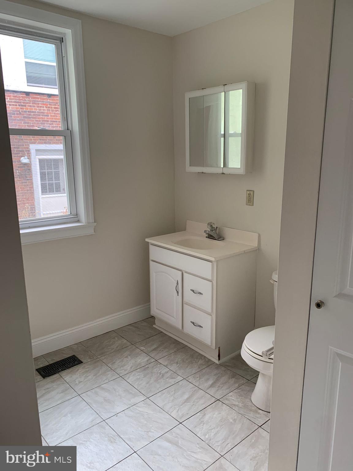 QUEEN VILLAGE - Residential