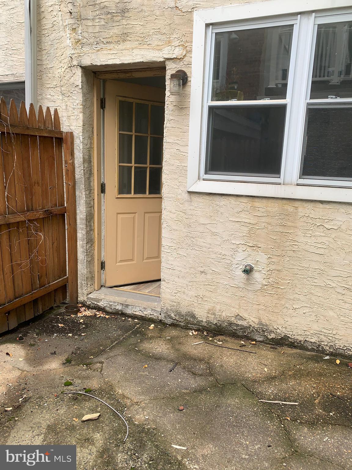 QUEEN VILLAGE - Residential