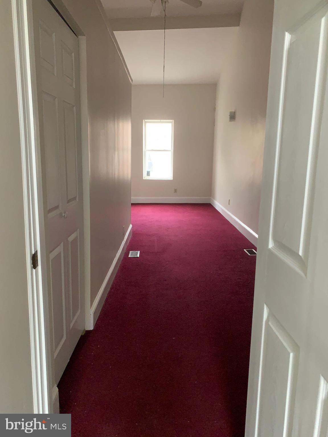 QUEEN VILLAGE - Residential