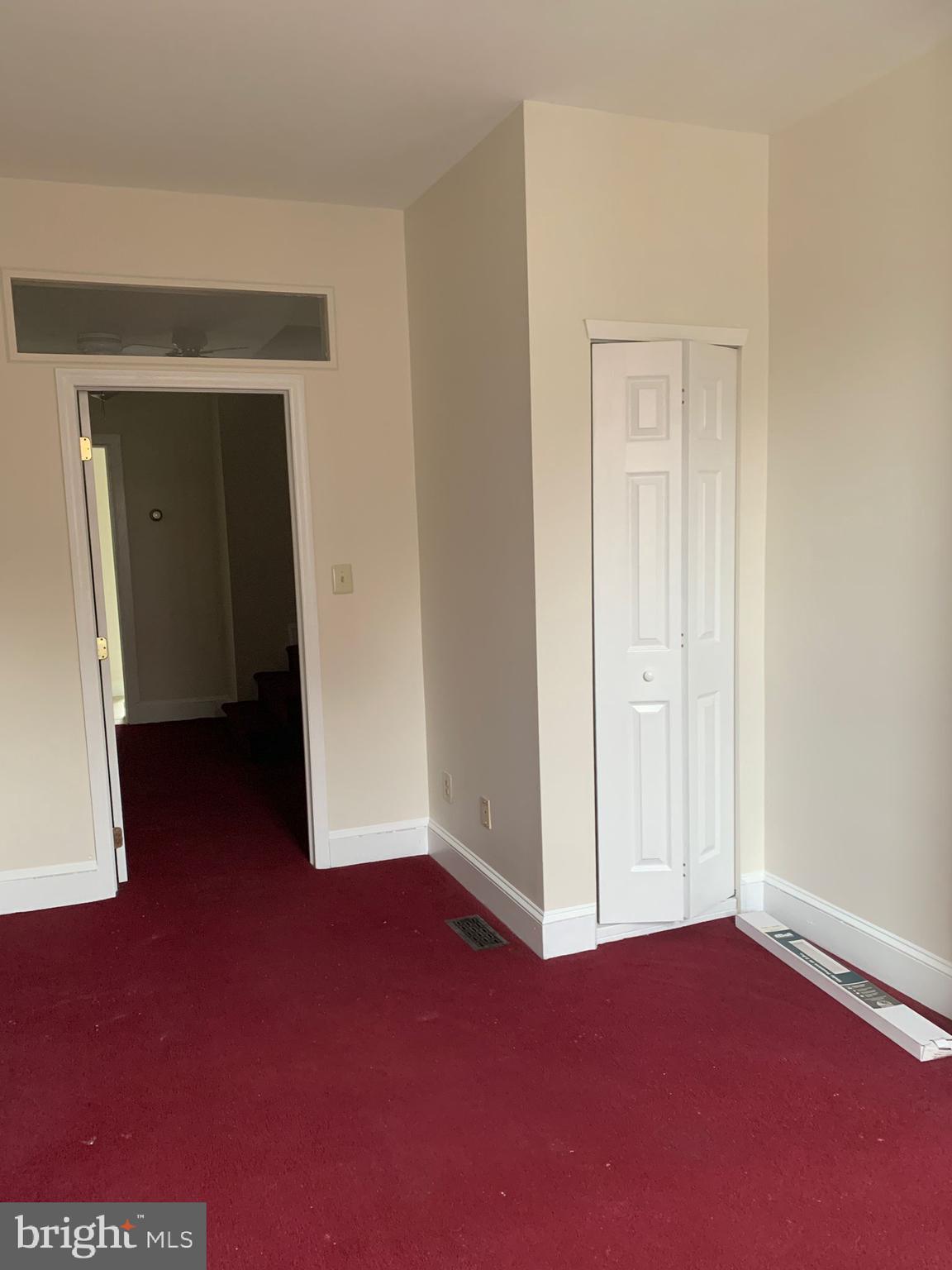 QUEEN VILLAGE - Residential