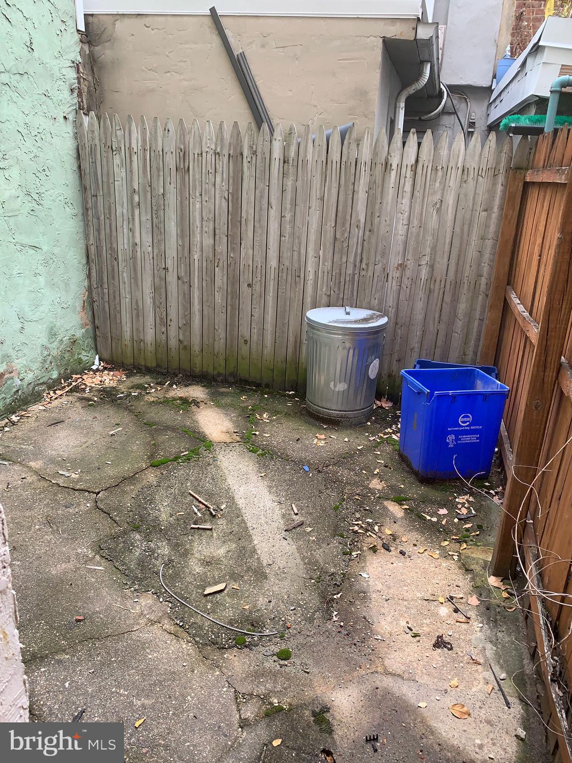 QUEEN VILLAGE - Residential