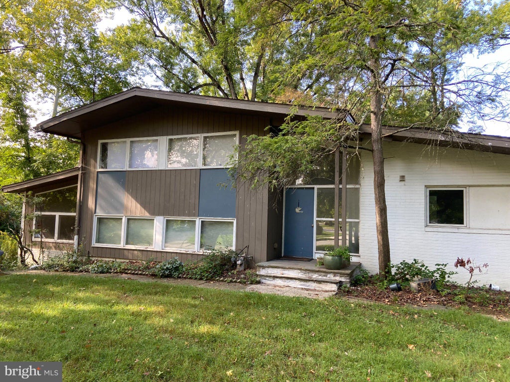 Photo of 805 Harston Lane, ERDENHEIM, PA 19038 (MLS # PAMC2194642)