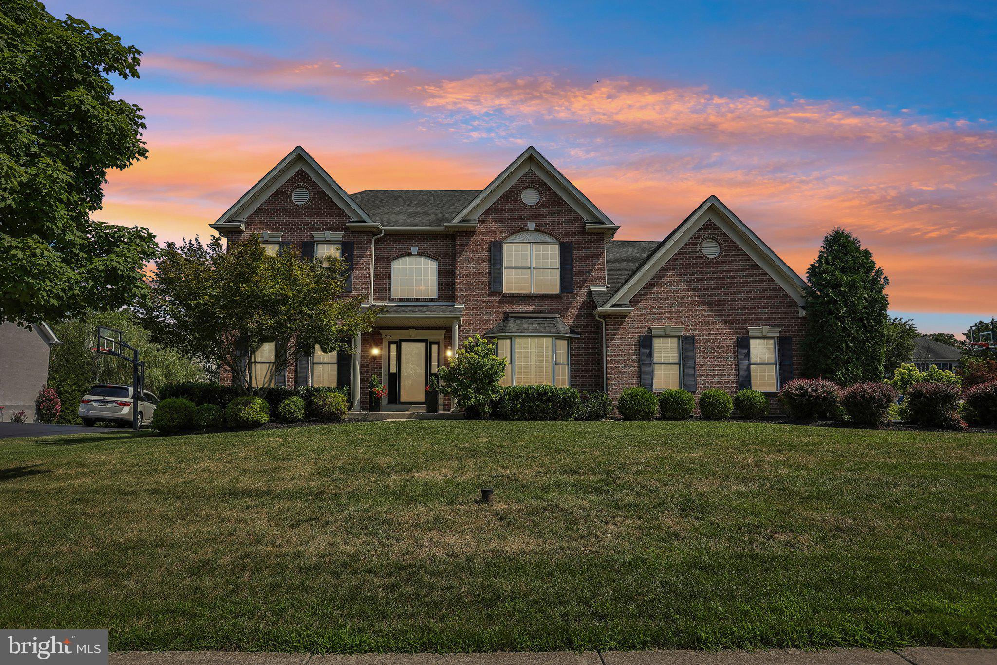 915 NOAHS CIRCLE