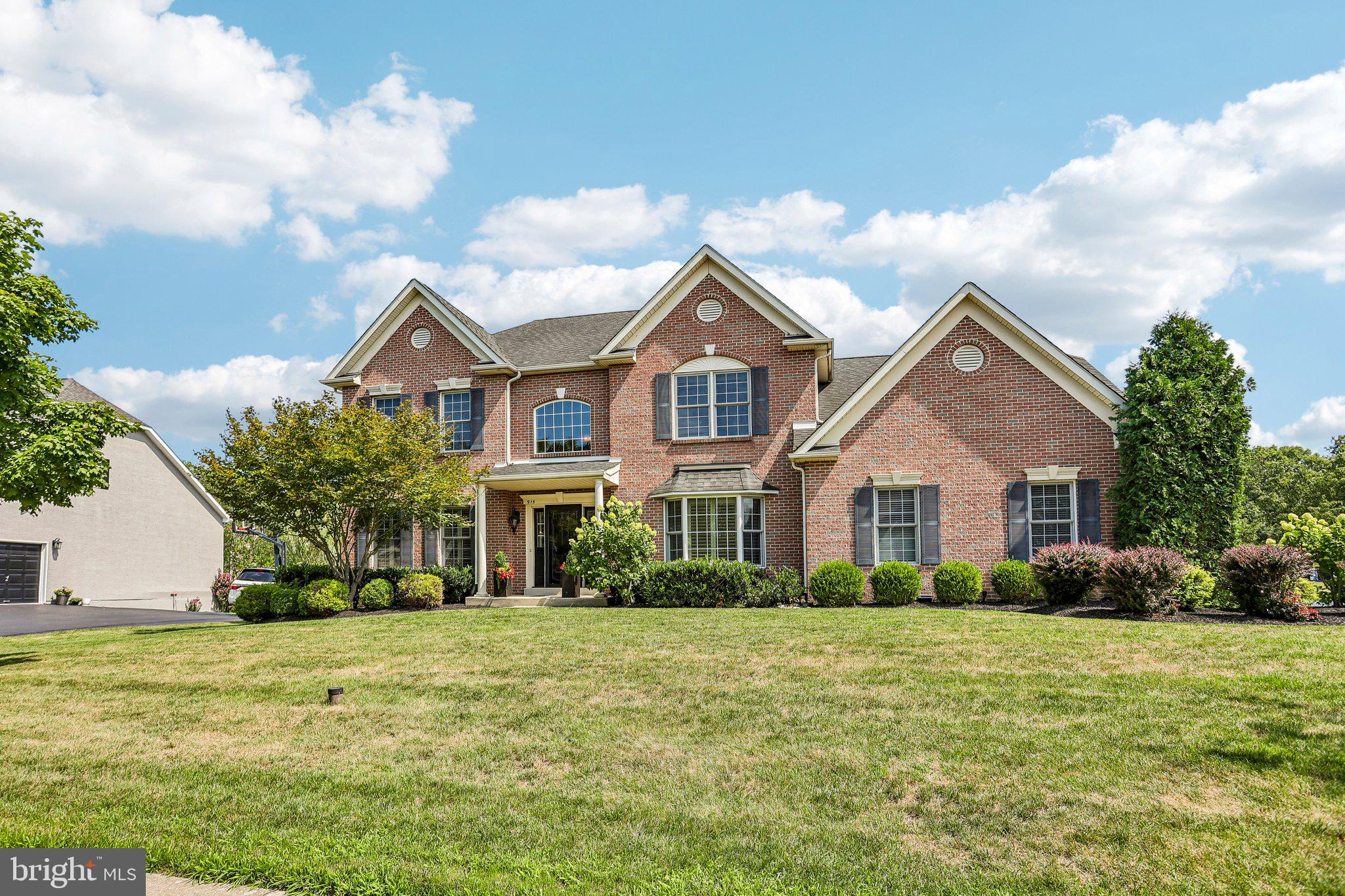 915 NOAHS CIRCLE
