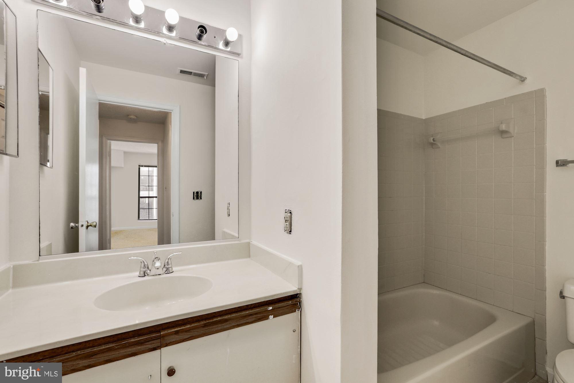 MANCHESTER LAKES - Residential