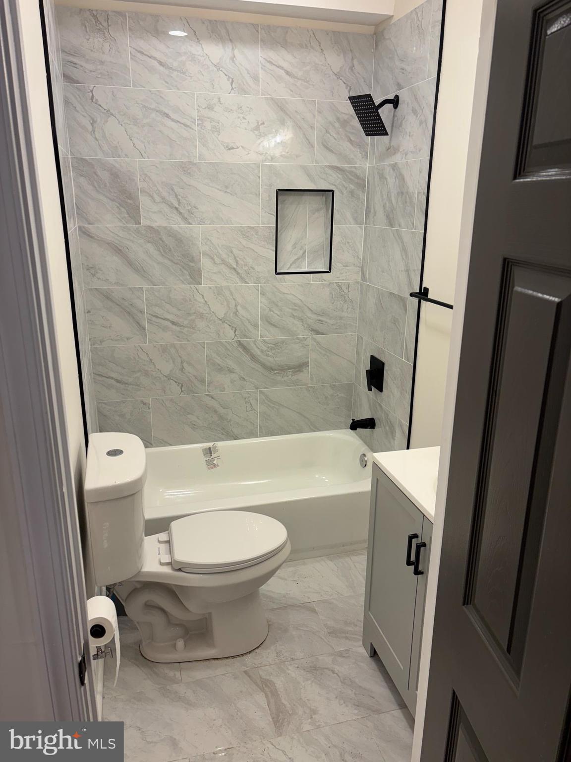 137 W WASHINGTON LANE 1