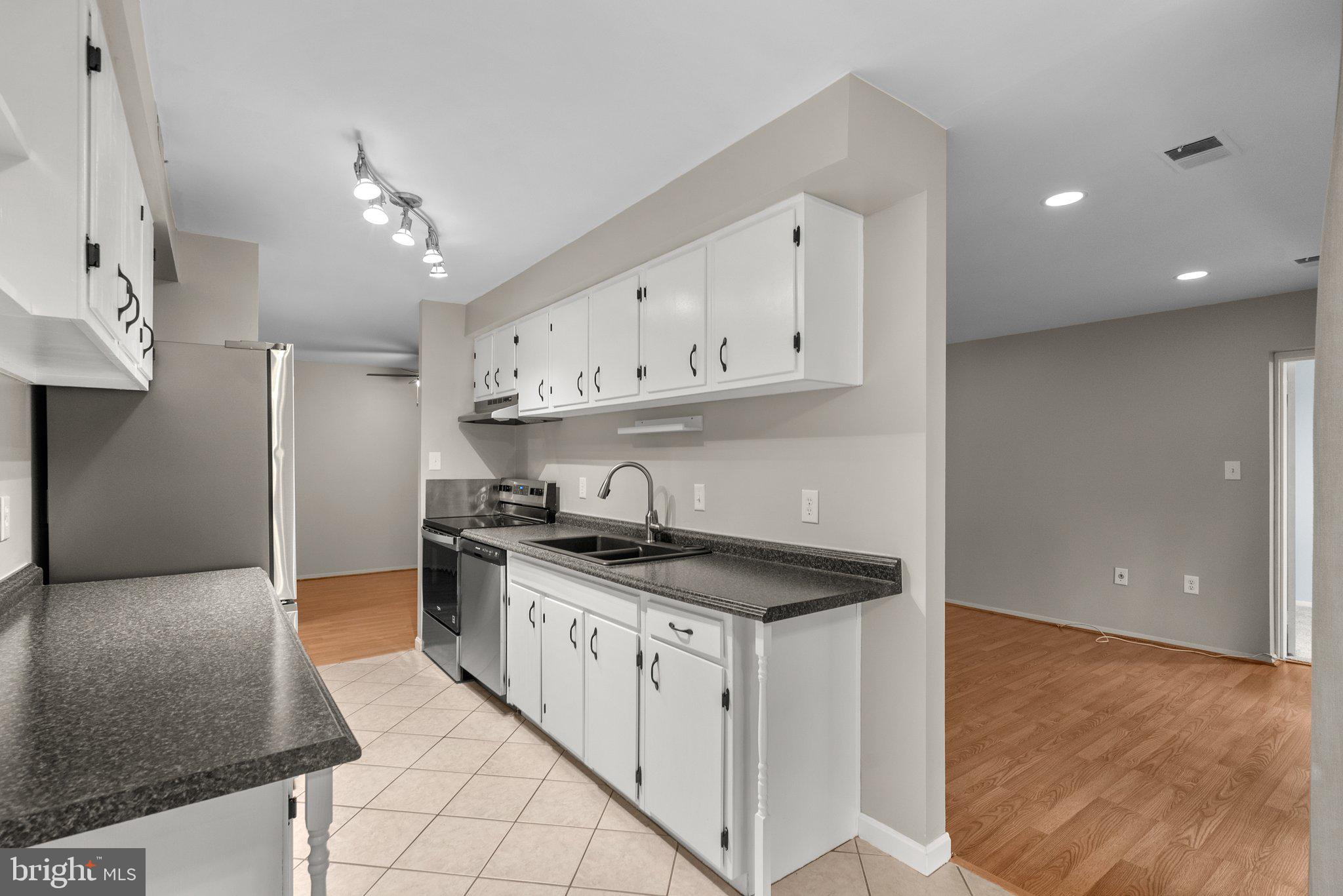 HYDE PARK - Residential