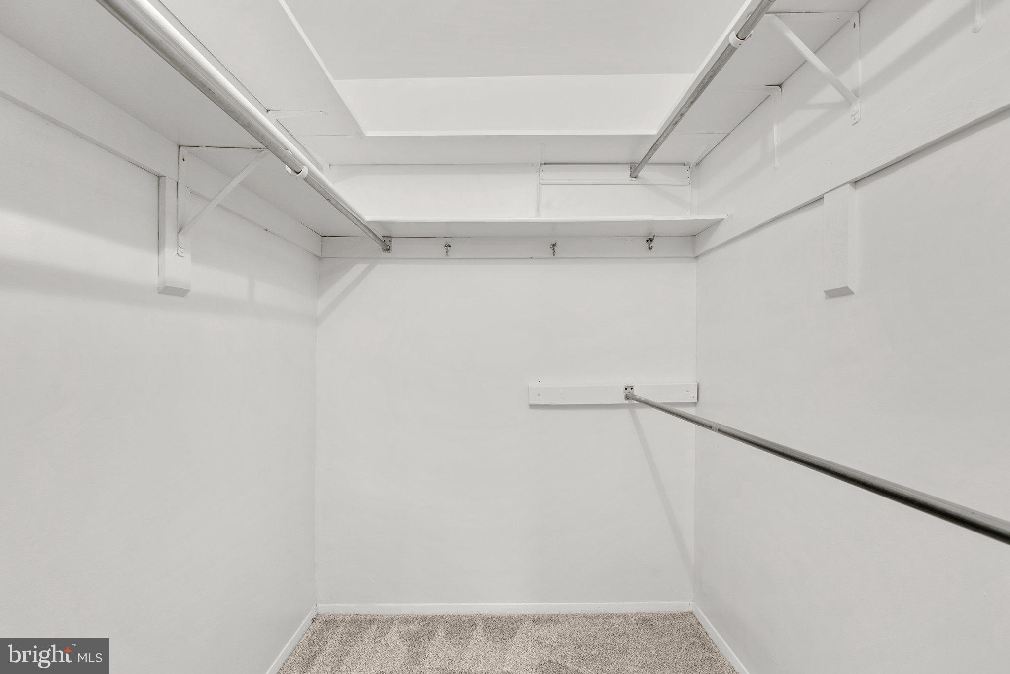 HYDE PARK - Residential