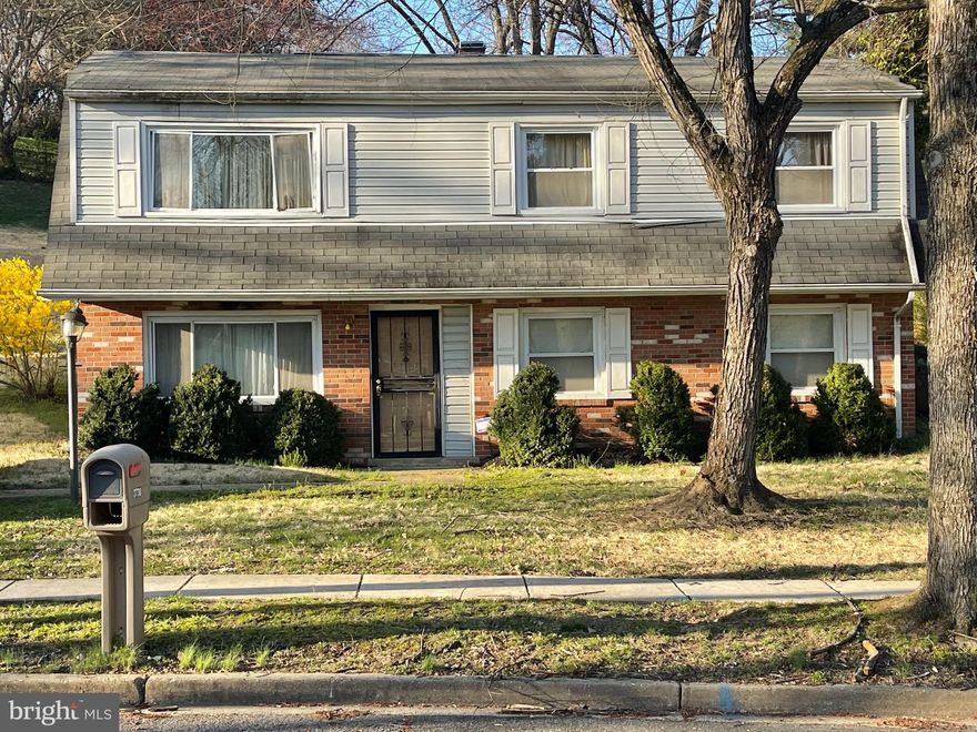 A great 4 bedroom, 2 bathrooms, colonial home located in Upper Marlboro, MD. Rehab needed.

Nice size bedrooms and great potential.
The lower level has one bedroom, a full bath, bar, and recreational space. Upper-level offer hardwood floors, three bedrooms, one full bath, open living room, kitchen, and dining room combo. 

 Close to major routes ( Rt. 301 Crain Highway, I-95,  and I-495). Close to metro, hospitals, and restaurants.