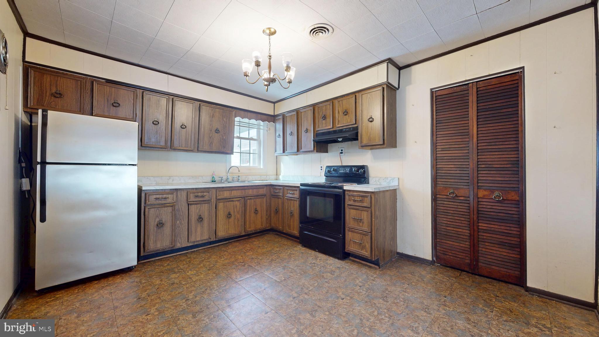 CLINTON - Residential