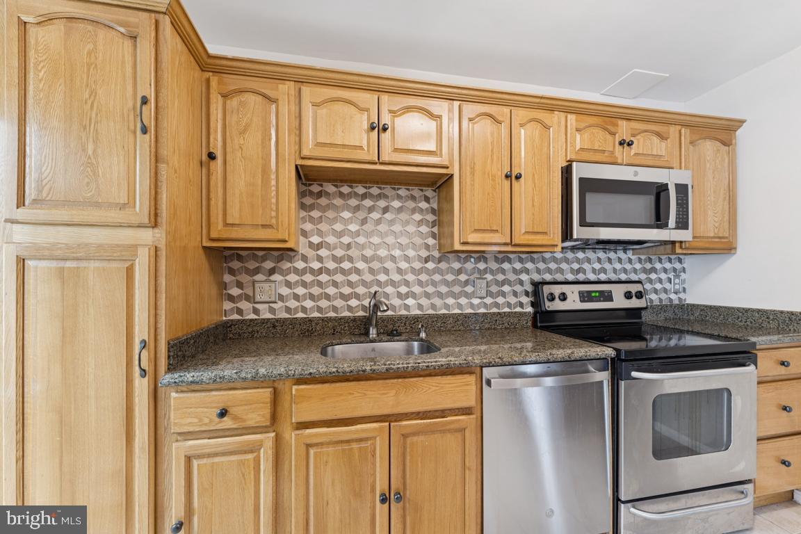 WHISKEY BOTTOM - Residential Lease