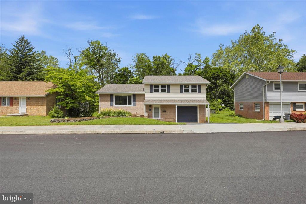 Photo of 71 Circle Drive, EPHRATA, PA 17522 (MLS # PALA2088838)