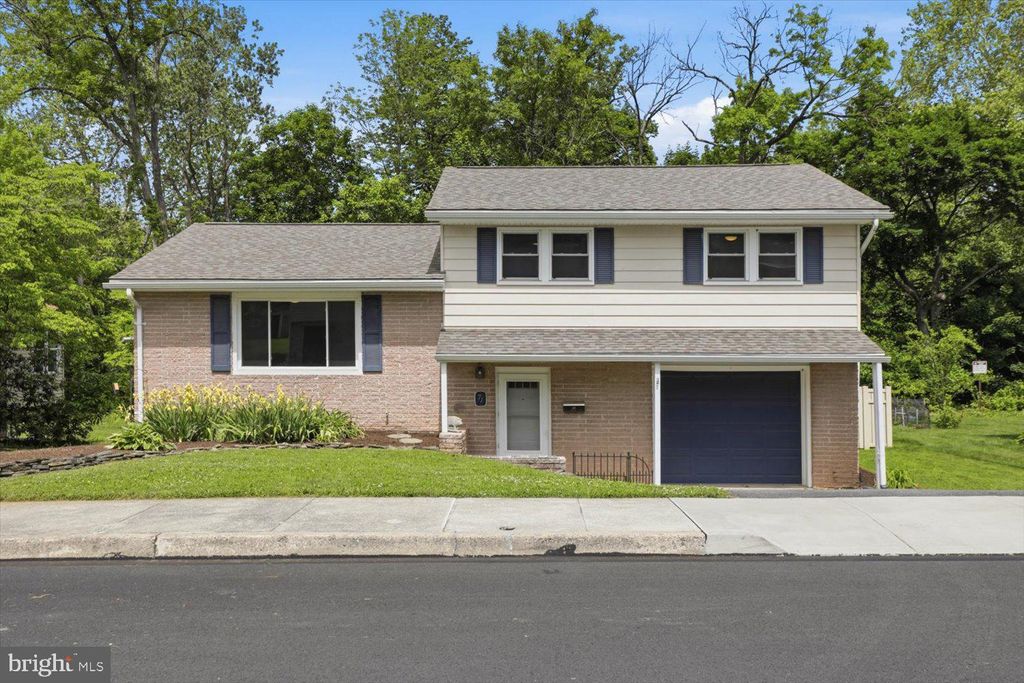 Photo of 71 Circle Drive, EPHRATA, PA 17522 (MLS # PALA2088838)