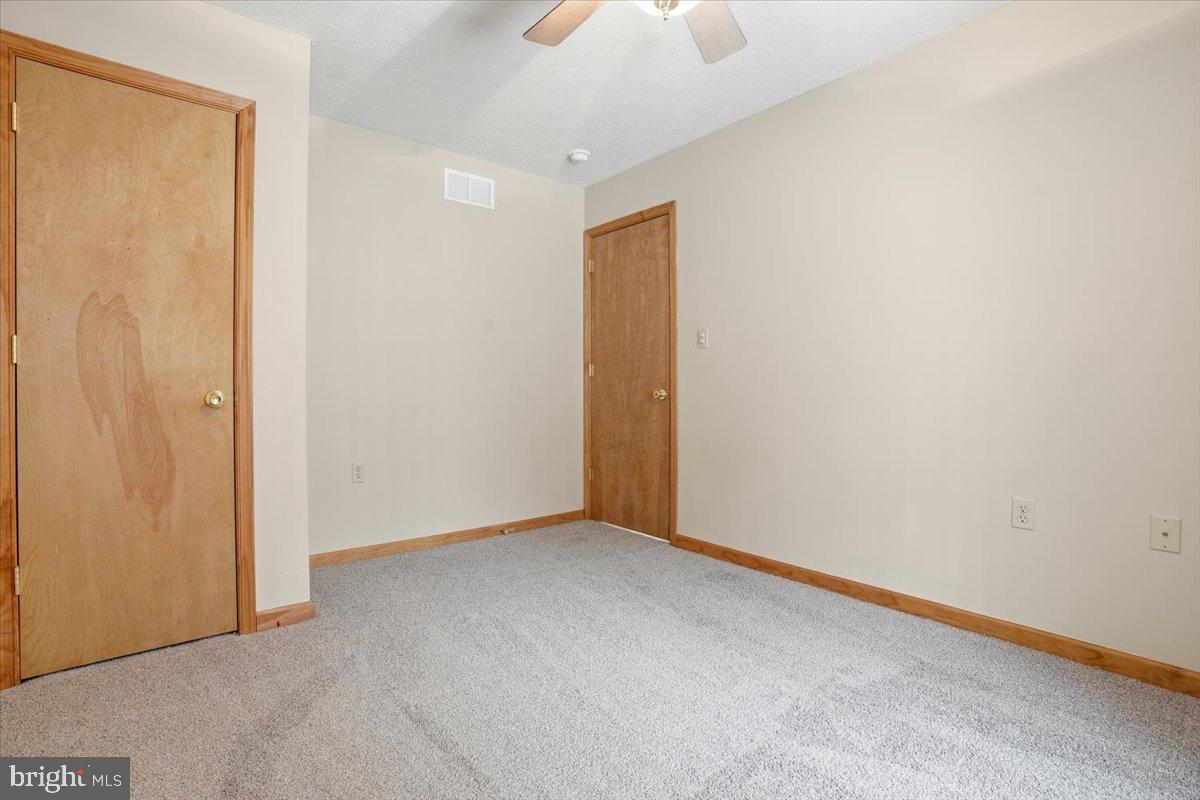 ARROWHEAD LAKES - Residential