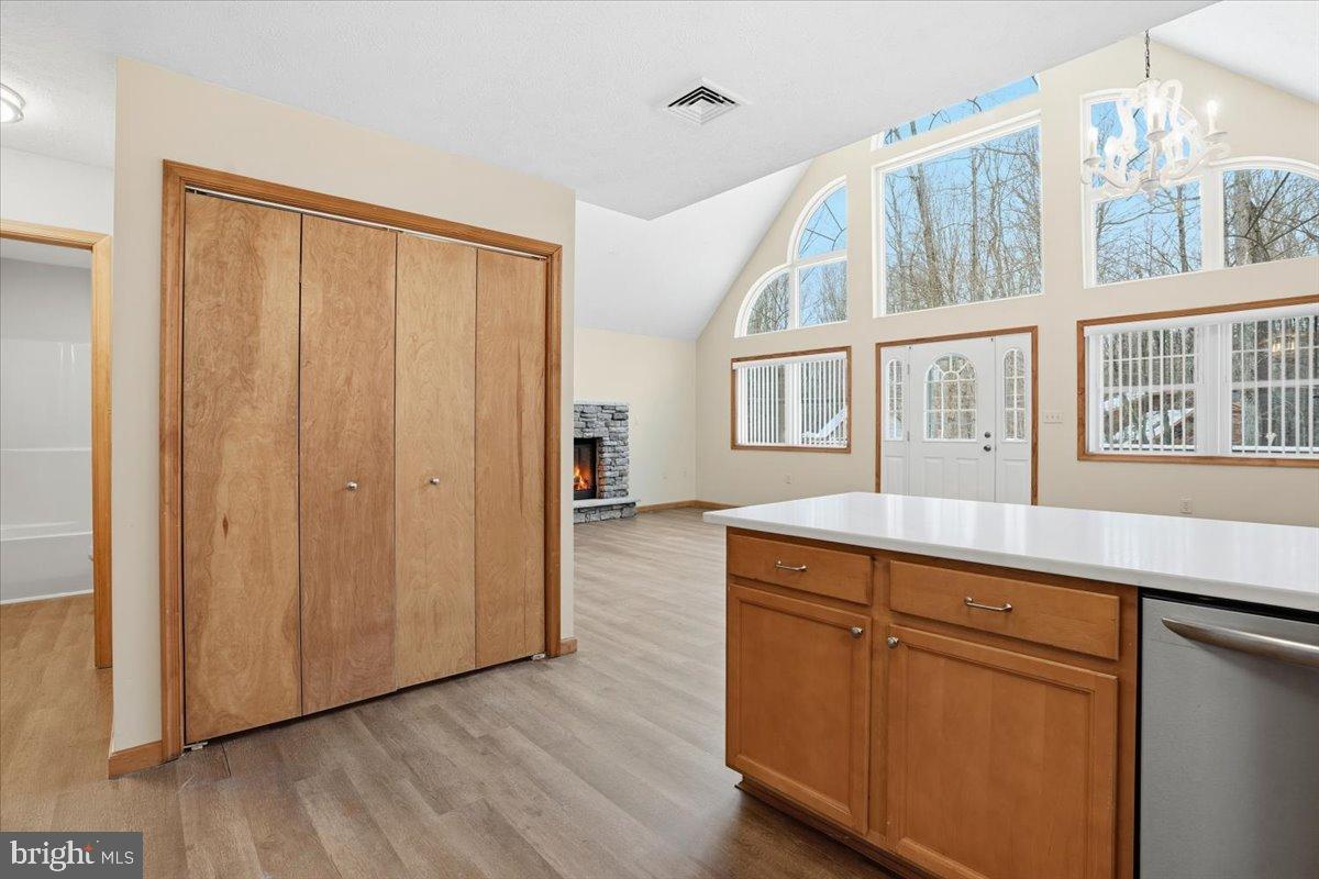 ARROWHEAD LAKES - Residential