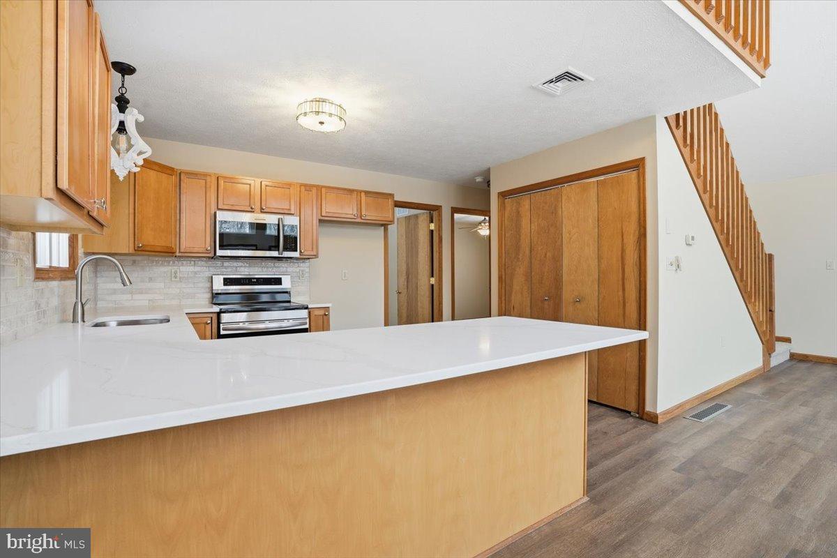 ARROWHEAD LAKES - Residential