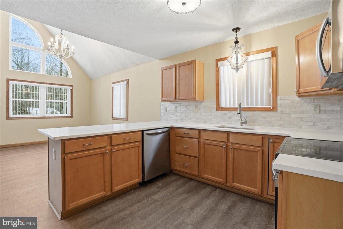 ARROWHEAD LAKES - Residential