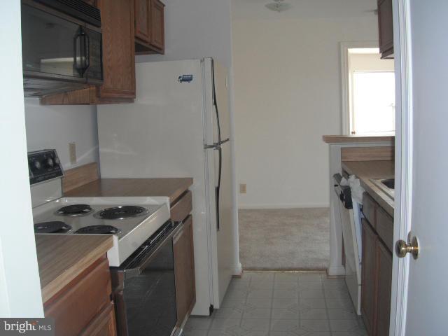 SUNNINGDALE MEADOWS - Residential Lease