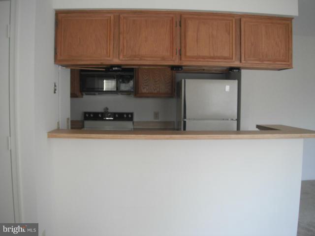 SUNNINGDALE MEADOWS - Residential Lease