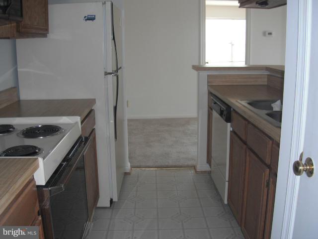 SUNNINGDALE MEADOWS - Residential Lease