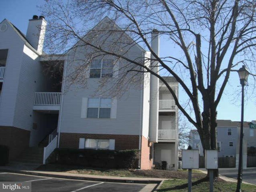 Great North Stafford location within walking distance to public transportation, commuter parking, dining and shopping.    Minutes to I-95.  Fresh paint, private balcony, New dishwasher and smooth surface range.  New kitchen and foyer floors.